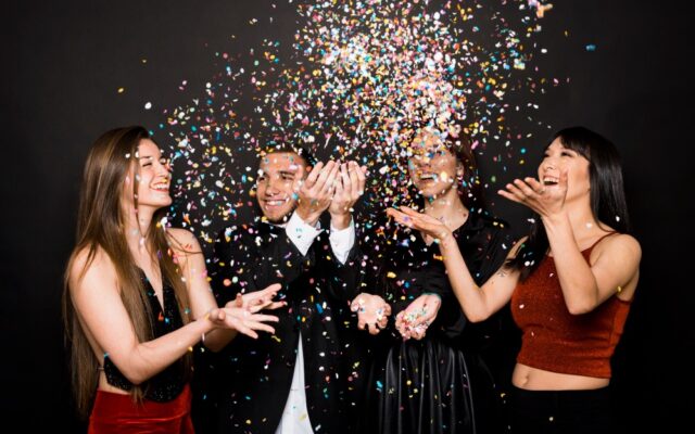 Capodanno in un locale: la formula per chi non vuole scegliere tra cena e ballo