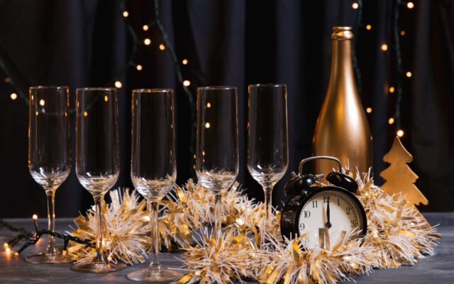 Cenone, buffet o open bar: cosa si mangia davvero la notte di Capodanno a Milano
